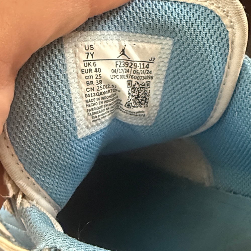 Jordan Kids Sneakers in Blue and White - Picture 7 of 7